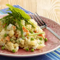 Co się daje do sałatki jarzynowej? Odkryj zaskakujące składniki