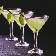 Najlepsze drinki z białym rumem – proste przepisy na wyjątkowe koktajle