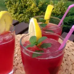 Najlepsze drinki z sokiem malinowym i pomarańczowym na każdą okazję