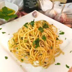 Spaghetti aglio olio Kwestia Smaku - prosty przepis na smakowite danie
