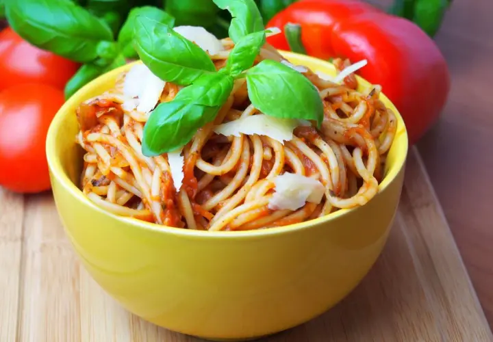 Pyszne spaghetti bez mięsa przepisy, które zachwycą każdego wegetarianina