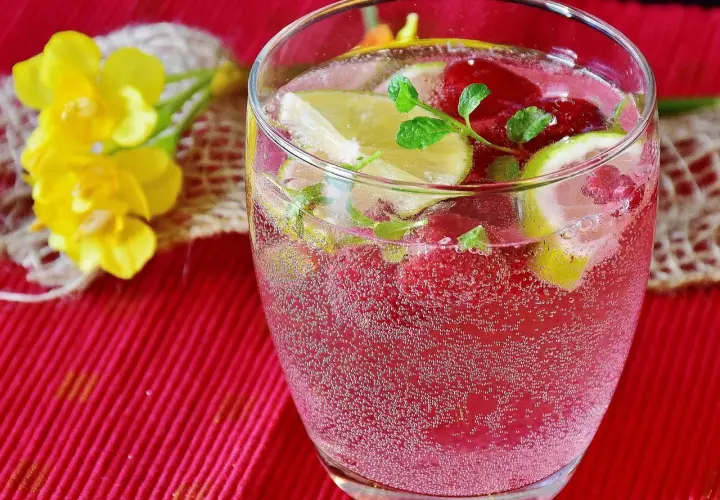 Jakie owoce do drinków? Odkryj najlepsze składniki do koktajli