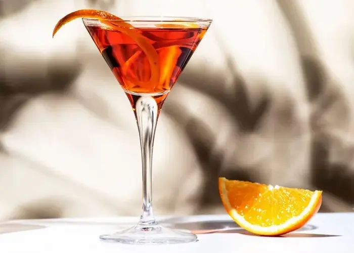 Najlepsze drinki z martini czerwonym – odkryj wyjątkowe przepisy