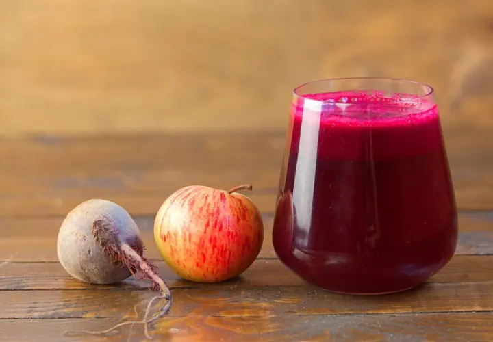 Sok z buraka i jabłka na co pomaga – odkryj zdrowotne korzyści