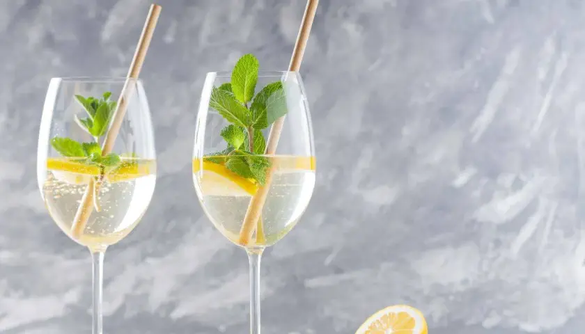 Hugo drink - orzeźwiający przepis na idealny letni koktajl