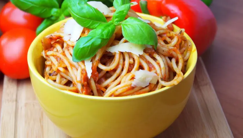 Pyszne spaghetti bez mięsa przepisy, które zachwycą każdego wegetarianina