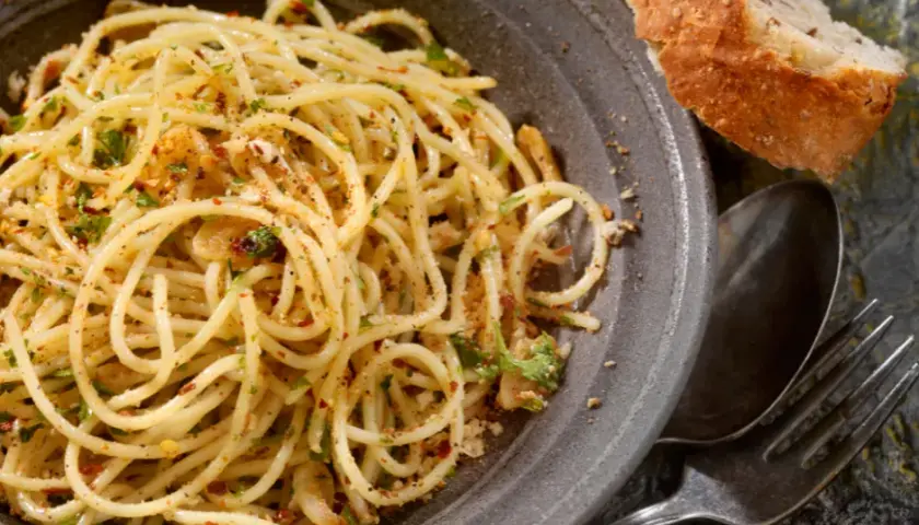 Prosty przepis na spaghetti olio, które zachwyci Twoje podniebienie
