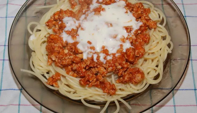 Prosty przepis na spaghetti z mięsem mielonym, który zaoszczędzi Twój czas
