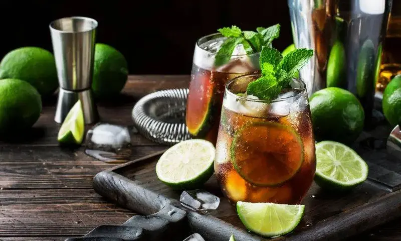 Cuba libre drink: odkryj sekrety idealnego koktajlu i jego historię