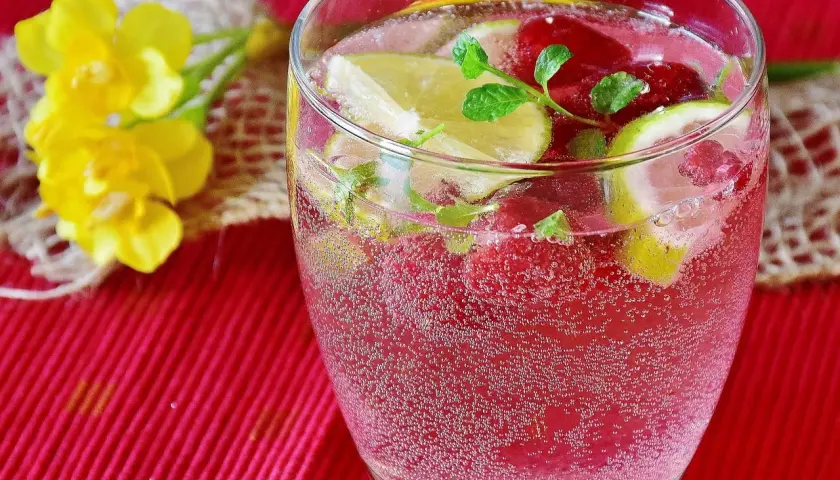 Jakie owoce do drinków? Odkryj najlepsze składniki do koktajli