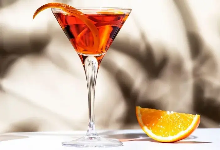 Najlepsze drinki z martini czerwonym – odkryj wyjątkowe przepisy