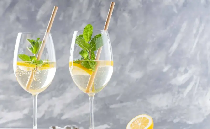 Hugo drink - orzeźwiający przepis na idealny letni koktajl