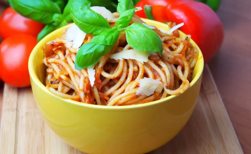 Pyszne spaghetti bez mięsa przepisy, które zachwycą każdego wegetarianina