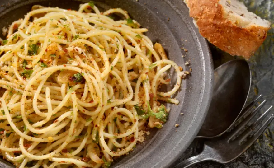 Prosty przepis na spaghetti olio, które zachwyci Twoje podniebienie