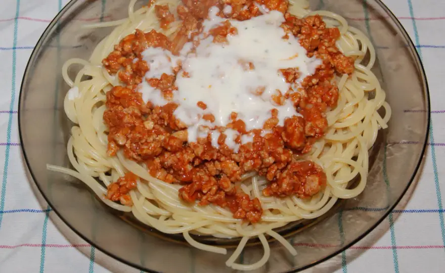 Prosty przepis na spaghetti z mięsem mielonym, który zaoszczędzi Twój czas