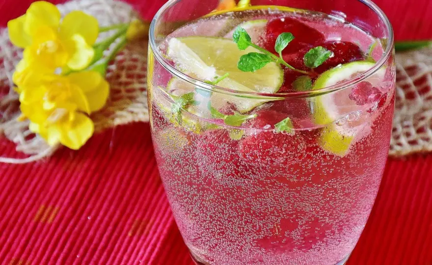 Jakie owoce do drinków? Odkryj najlepsze składniki do koktajli