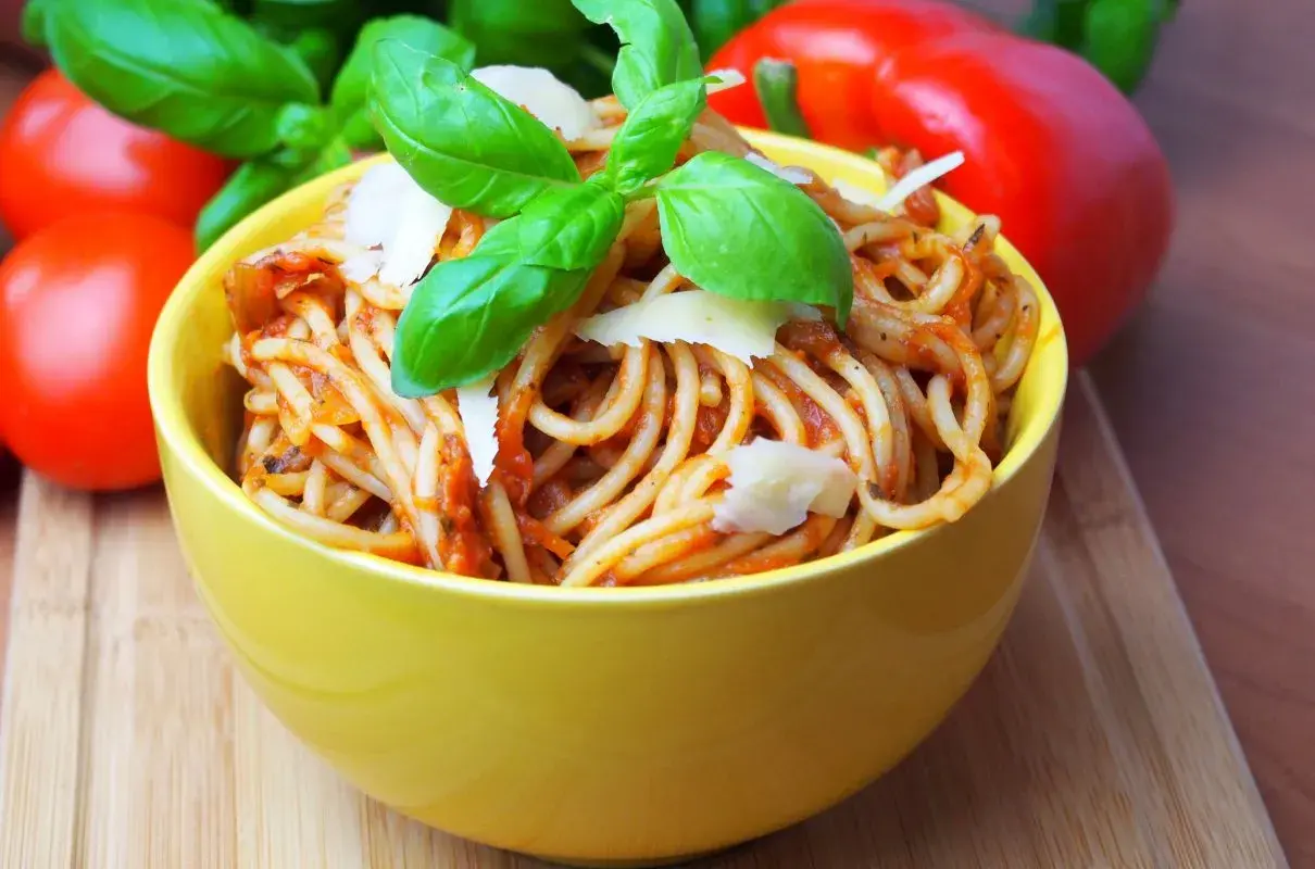 Pyszne spaghetti bez mięsa przepisy, które zachwycą każdego wegetarianina