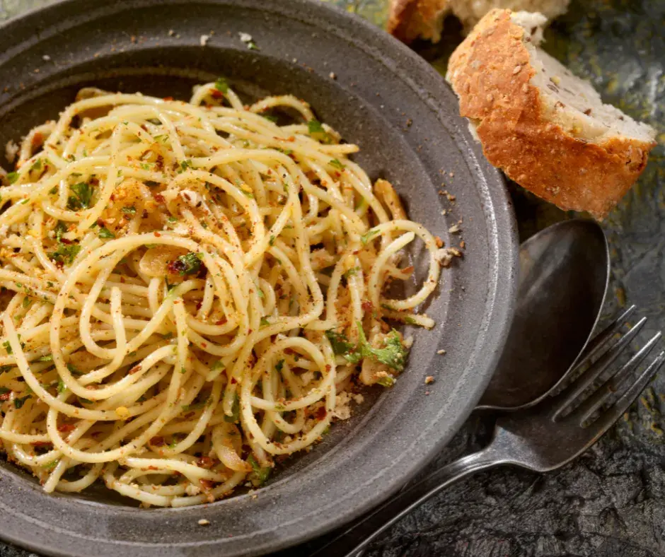 Prosty przepis na spaghetti olio, które zachwyci Twoje podniebienie