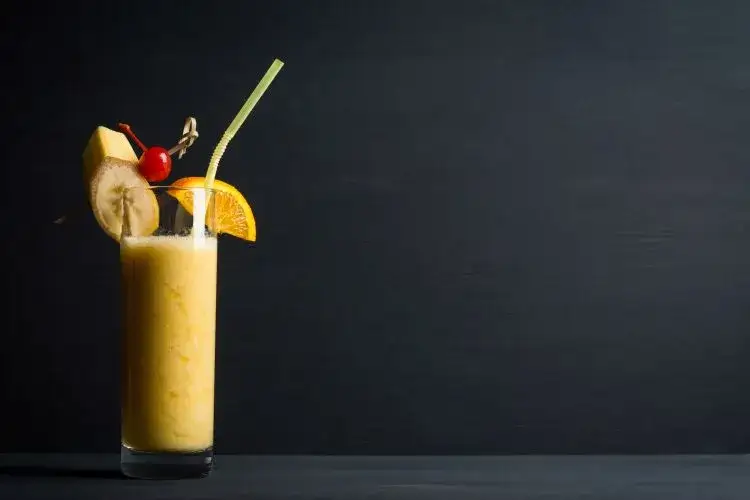 Zdjęcie Najlepsze drinki z likierem bananowym, które zaskoczą Twoje podniebienie