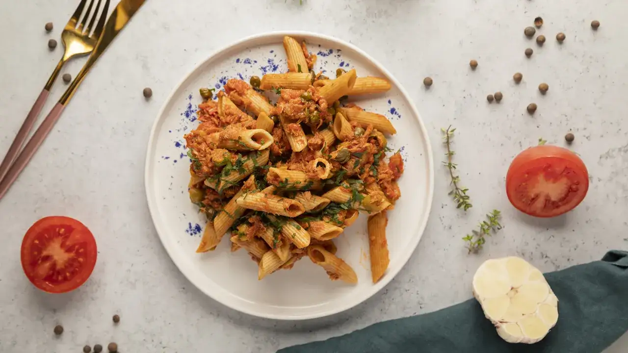 Zdjęcie Szybki i prosty przepis na makaron penne z tuńczykiem, który zaskoczy